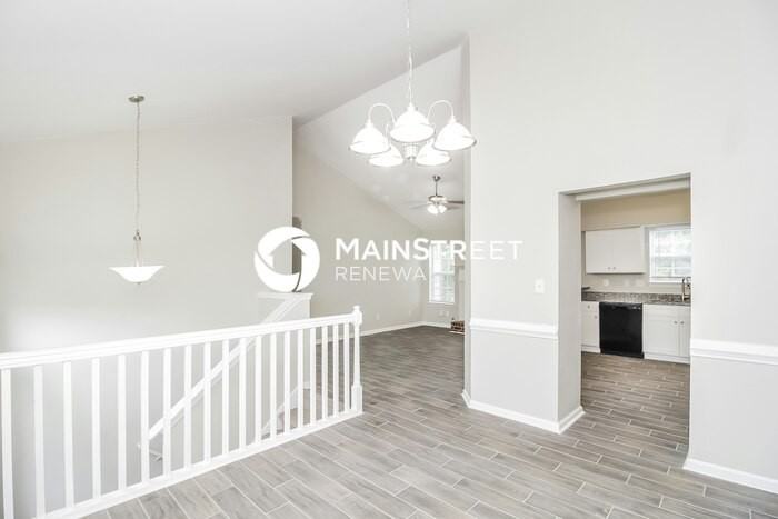 7596 Briar Crest Ct - Photo 5 of 17