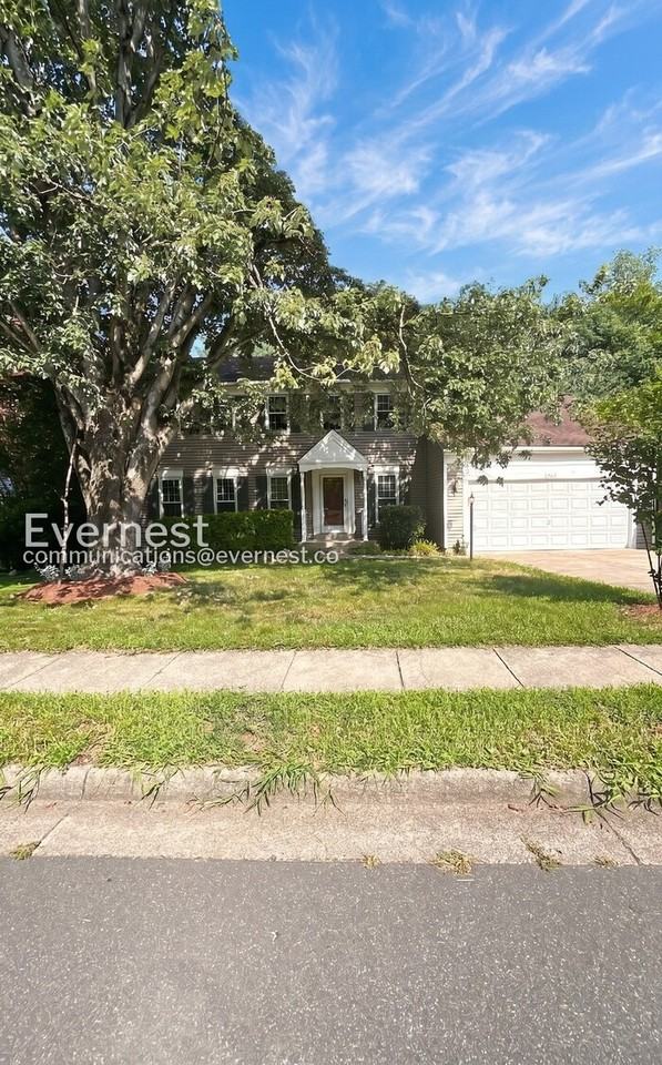 11829 Parliament Dr - Photo 2 of 40