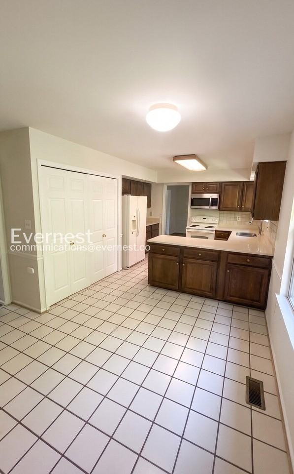 11829 Parliament Dr - Photo 3 of 40