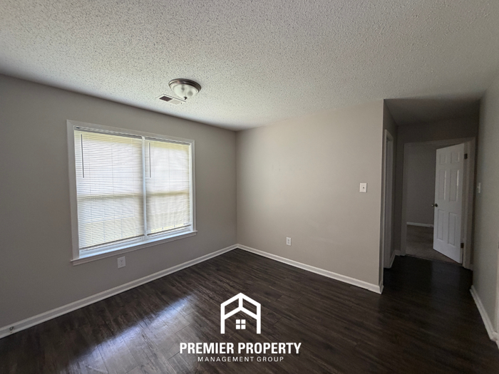 6911 Daneman Dr - Photo 3 of 17