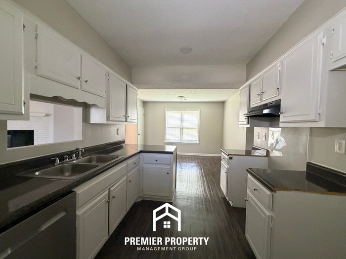 6911 Daneman Dr - Photo 4 of 17