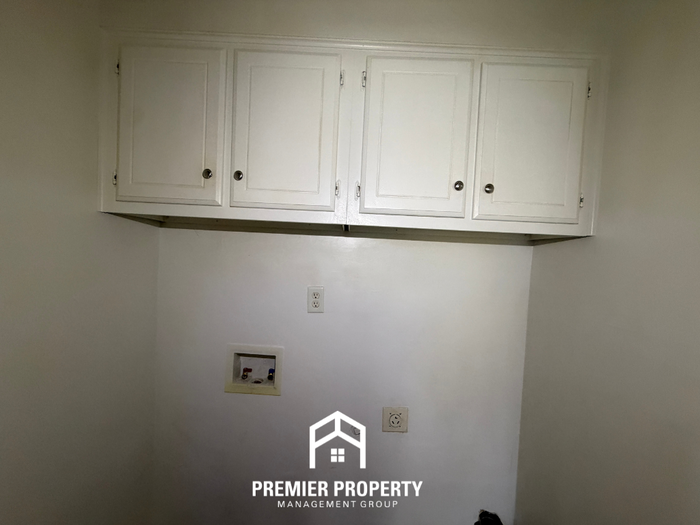 6911 Daneman Dr - Photo 6 of 17