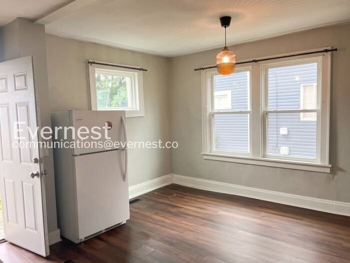 444 E Woodrow Ave - Photo 5 of 22