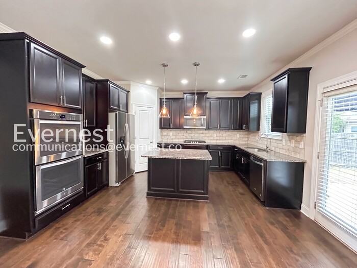 1643 Fairview Dr - Photo 6 of 30