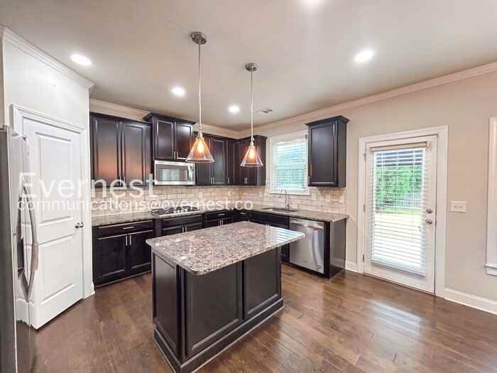 1643 Fairview Dr - Photo 7 of 30