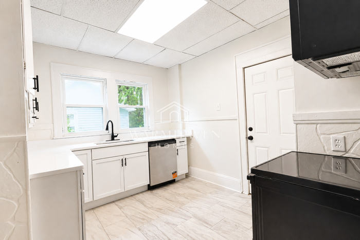 1007 Delia Ave - Photo 5 of 15