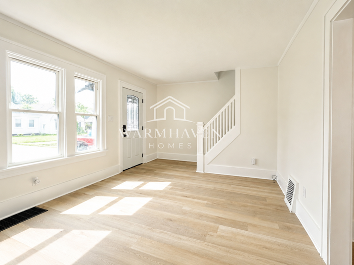 1839 14th St - Photo 4 of 18