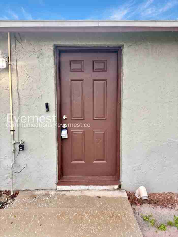 3058 Saint Paul Dr - Photo 3 of 20