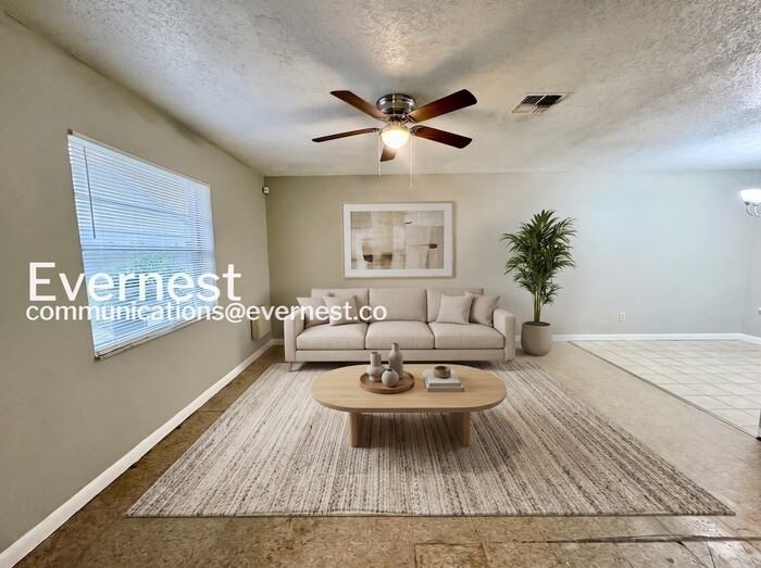 3058 Saint Paul Dr - Photo 4 of 20
