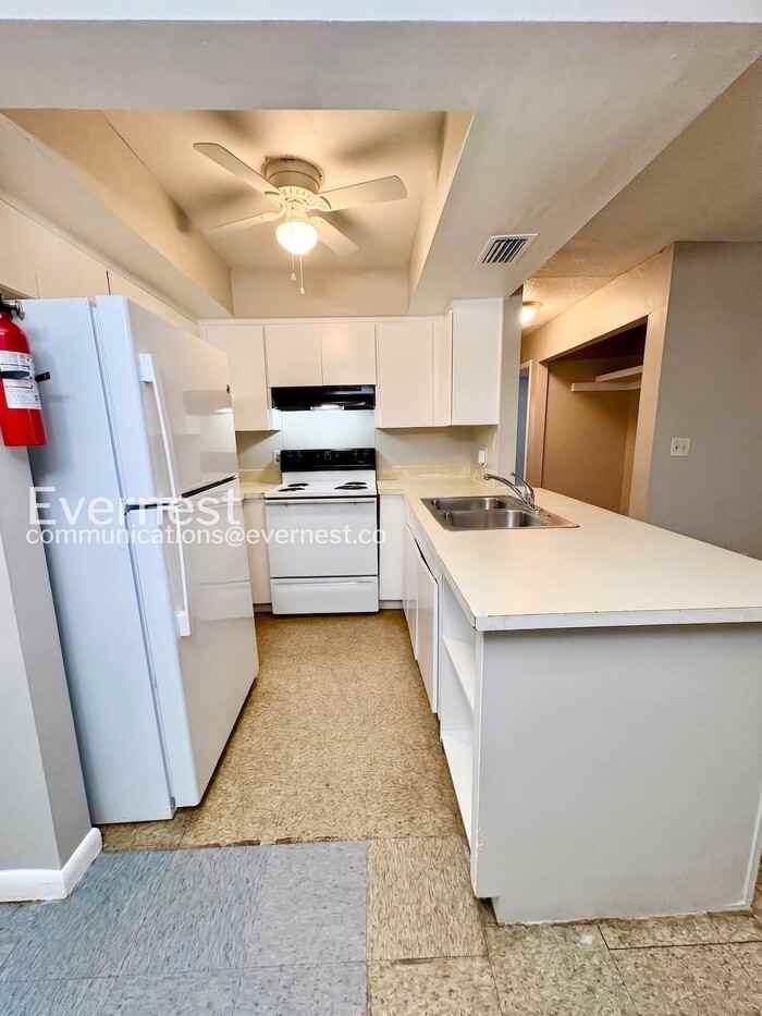 3058 Saint Paul Dr - Photo 6 of 20