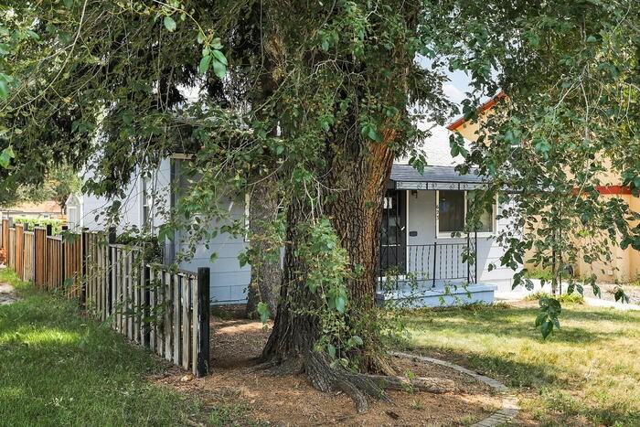 623 Iowa Ave - Photo 2 of 26