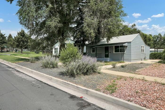623 Iowa Ave - Photo 3 of 26