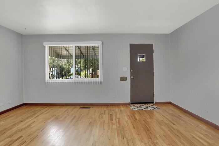 623 Iowa Ave - Photo 4 of 26