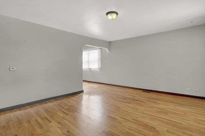 623 Iowa Ave - Photo 5 of 26