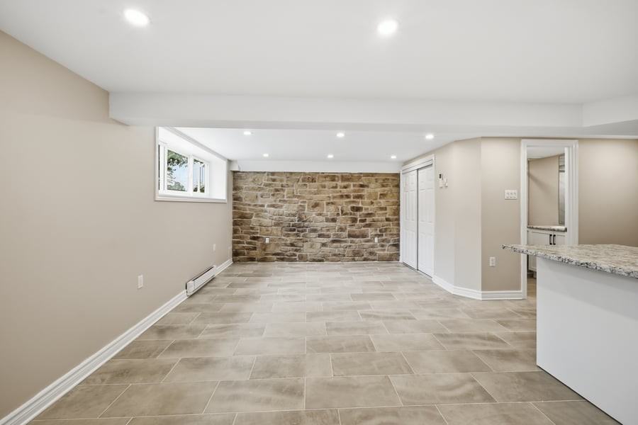 1225 Old Montreal Rd - Photo 7 of 11