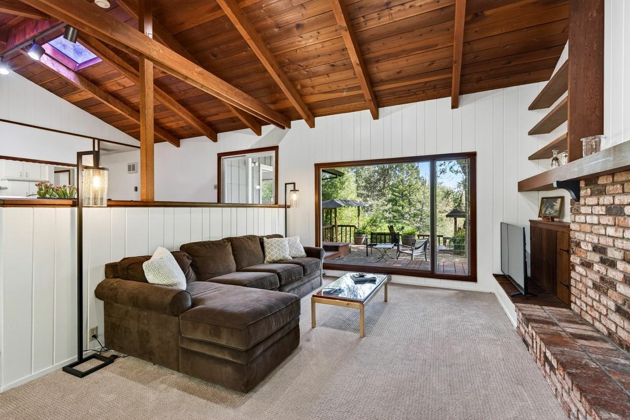 2348 Mill Creek Ln - Photo 4 of 31