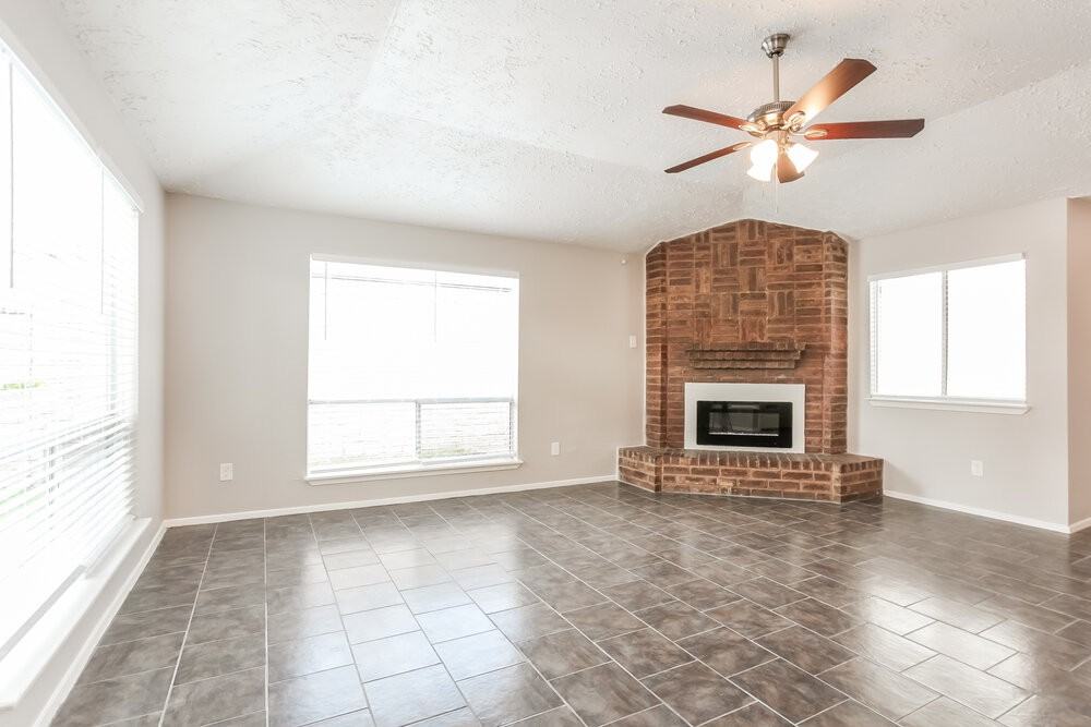 3915 Vineyard Dr - Photo 5 of 17