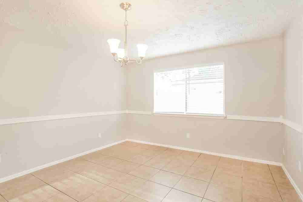 3915 Vineyard Dr - Photo 6 of 17