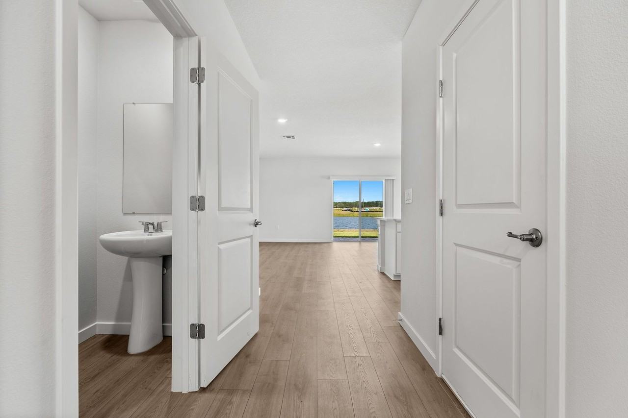 9732 Venetian Square - Photo 4 of 46