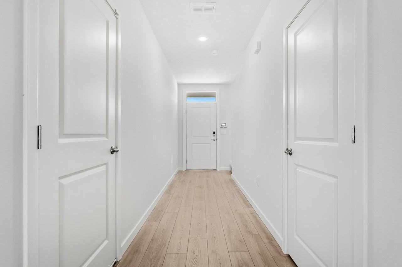 9732 Venetian Square - Photo 3 of 46