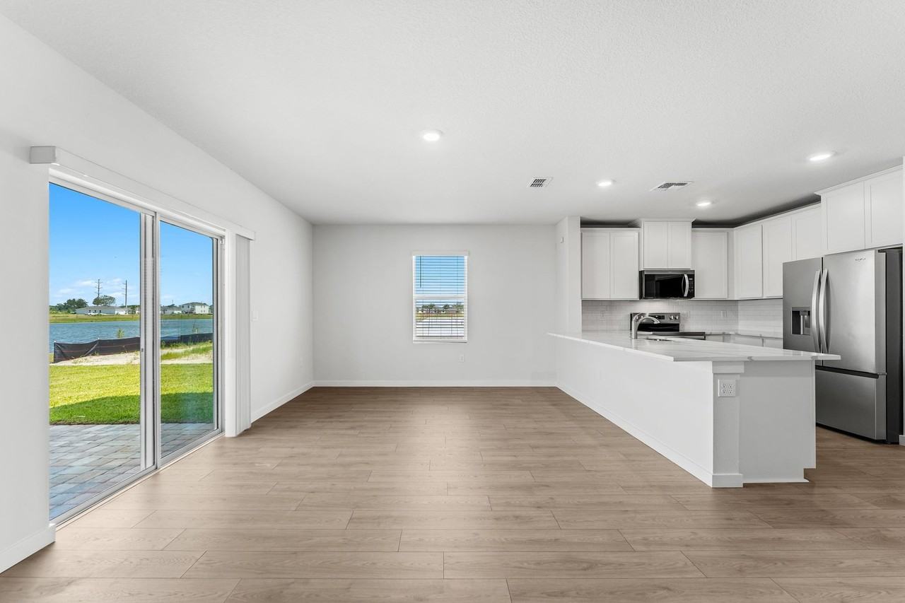 9732 Venetian Square - Photo 6 of 46