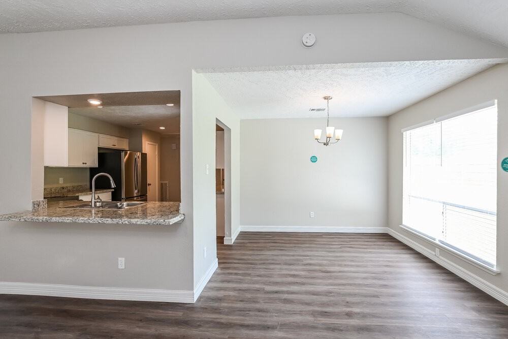 2823 Woodhall Ct - Photo 5 of 16