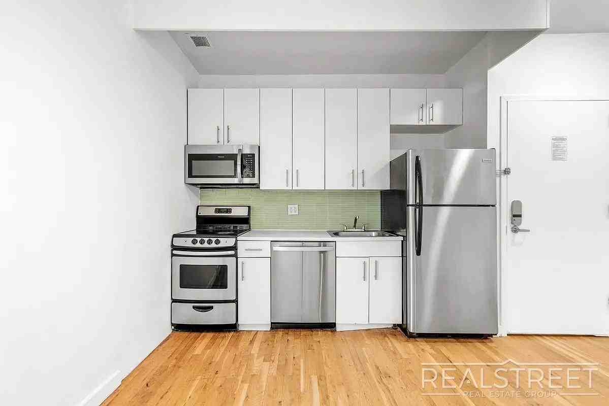 184 Noll St #5G - Photo 2 of 11