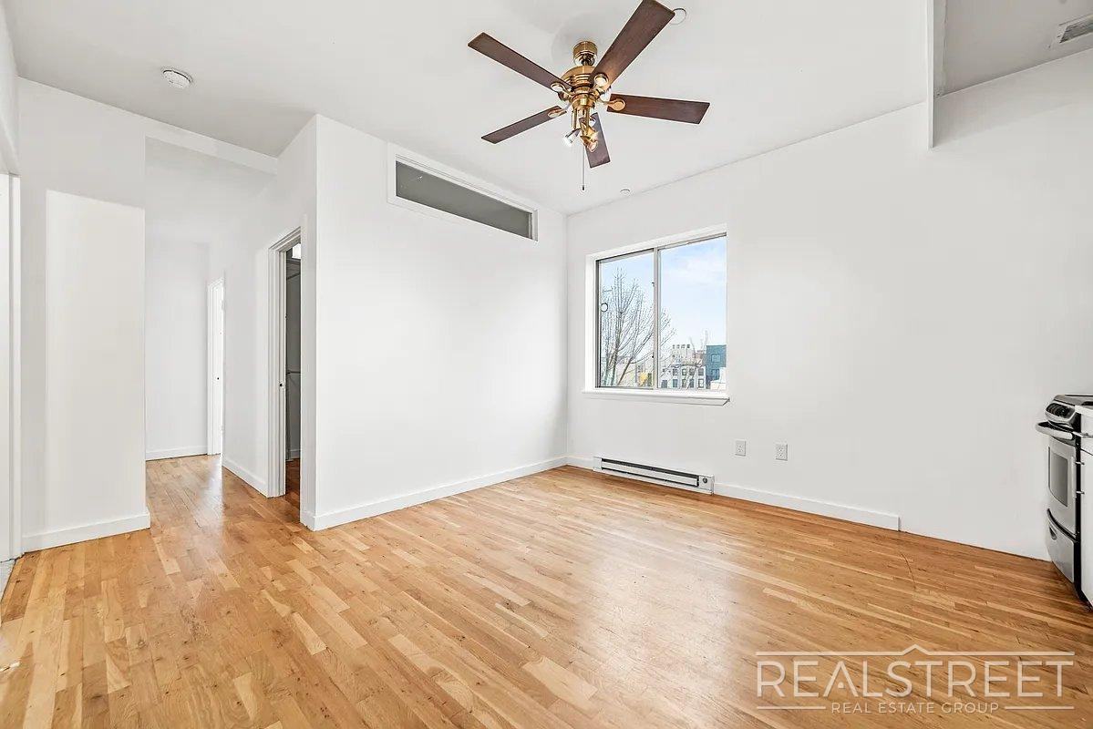 184 Noll St #5G - Photo 3 of 11