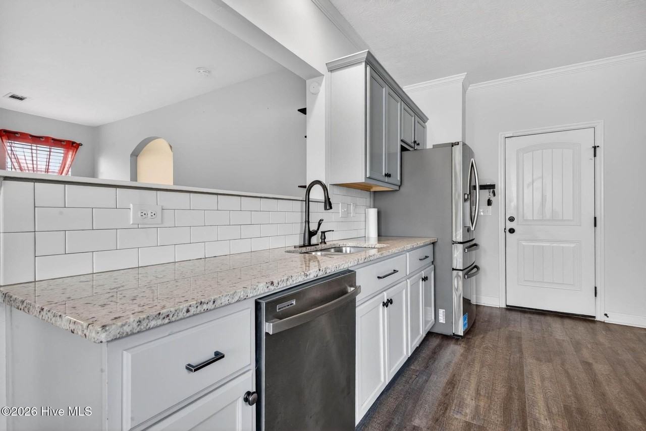 537 Jensen Ln - Photo 5 of 38