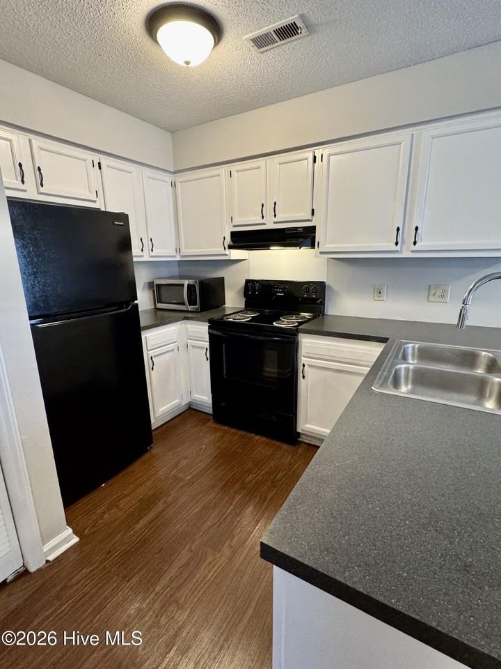 3410 Evans St #B - Photo 5 of 13