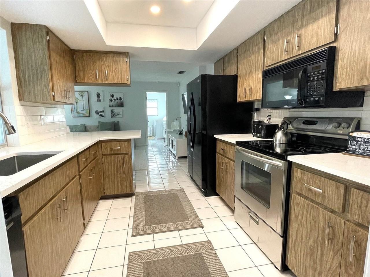 2908 Captiva Dr - Photo 2 of 12