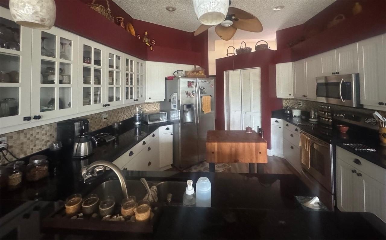 4062 Westbourne Cir - Photo 5 of 19