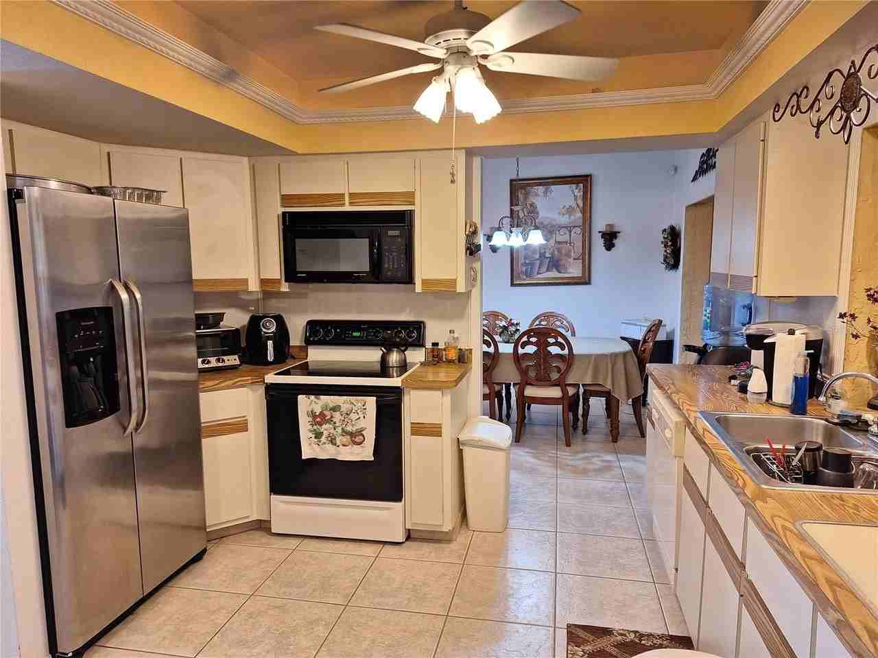 2223 Tinker St - Photo 5 of 23