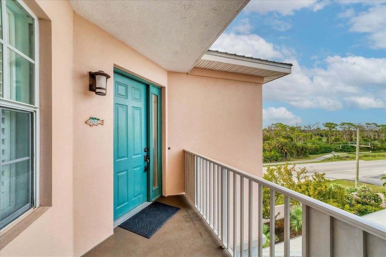 13113 Gasparilla Rd #405 - Photo 4 of 23