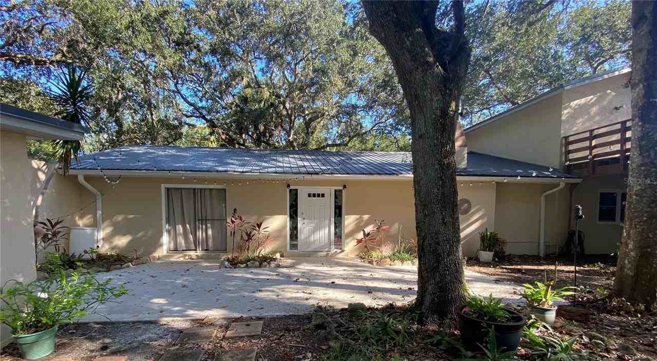 3 Elizabeth Dr E
