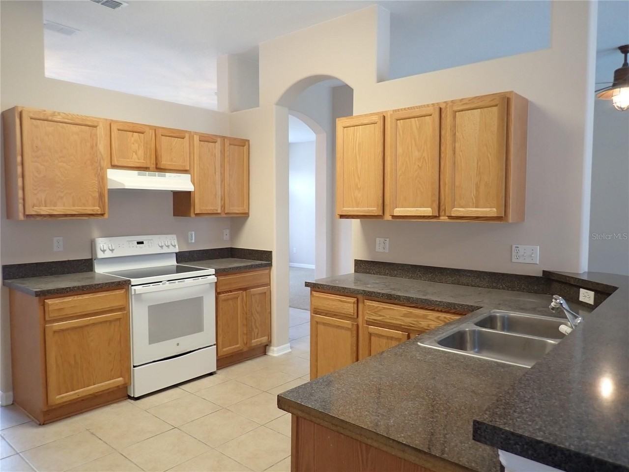 132 Berkshire Ln - Photo 3 of 19