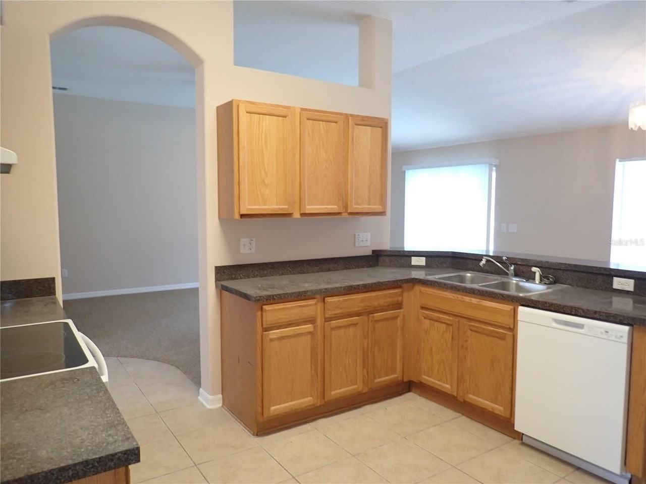 132 Berkshire Ln - Photo 4 of 19