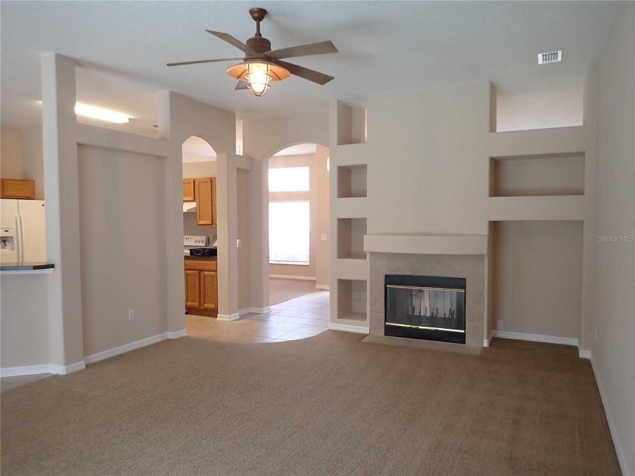 132 Berkshire Ln - Photo 6 of 19