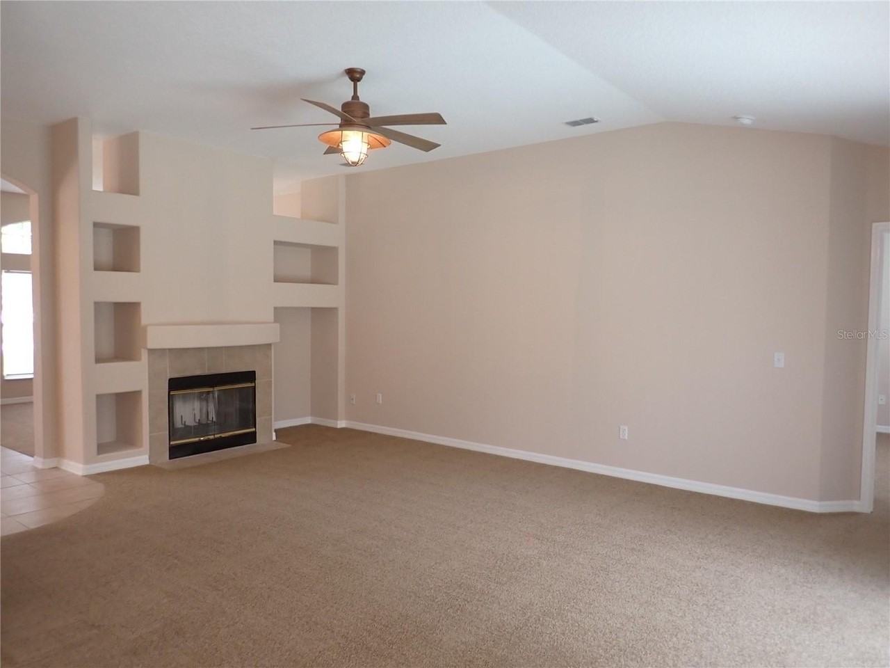 132 Berkshire Ln - Photo 7 of 19