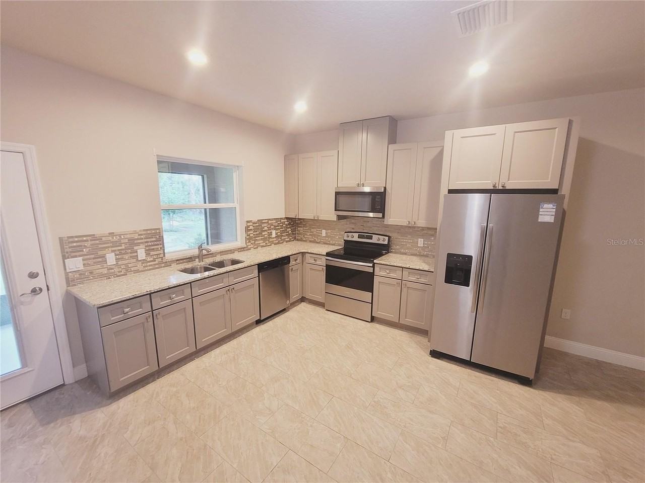 39 Providence Ln #B - Photo 5 of 25