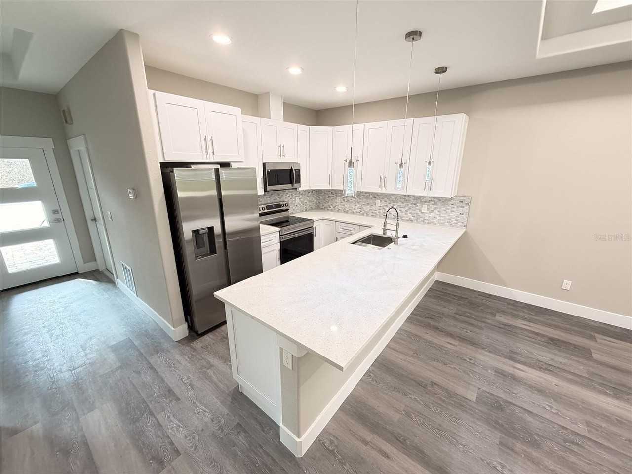 10 Lyons Pl Unit A - Photo 7 of 18