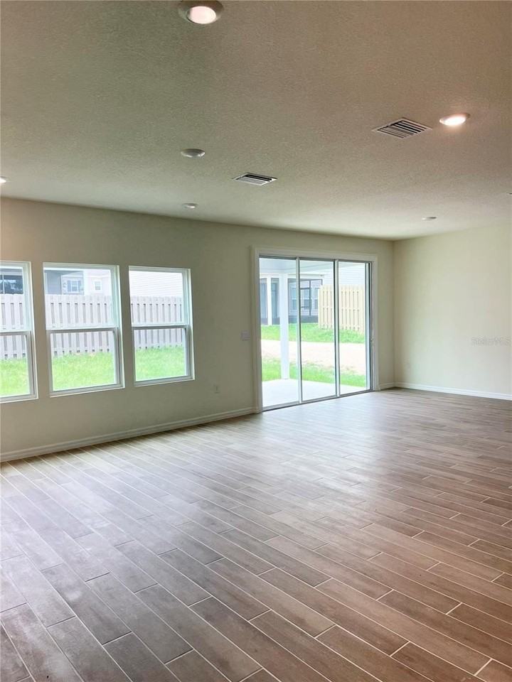 1336 Nw 132nd Cir - Photo 5 of 9