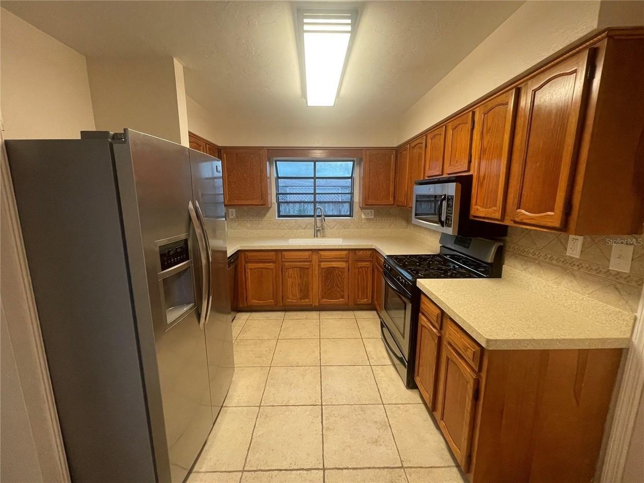3810 Nw 28th Ter - Photo 6 of 16