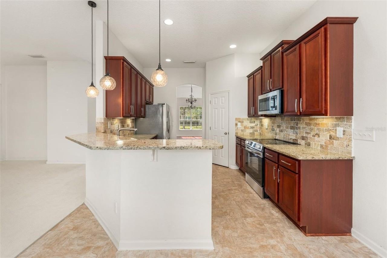8223 Nw 53rd St - Photo 6 of 34
