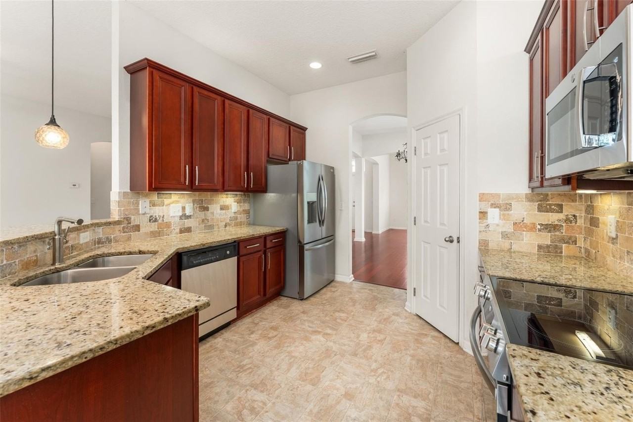 8223 Nw 53rd St - Photo 7 of 34