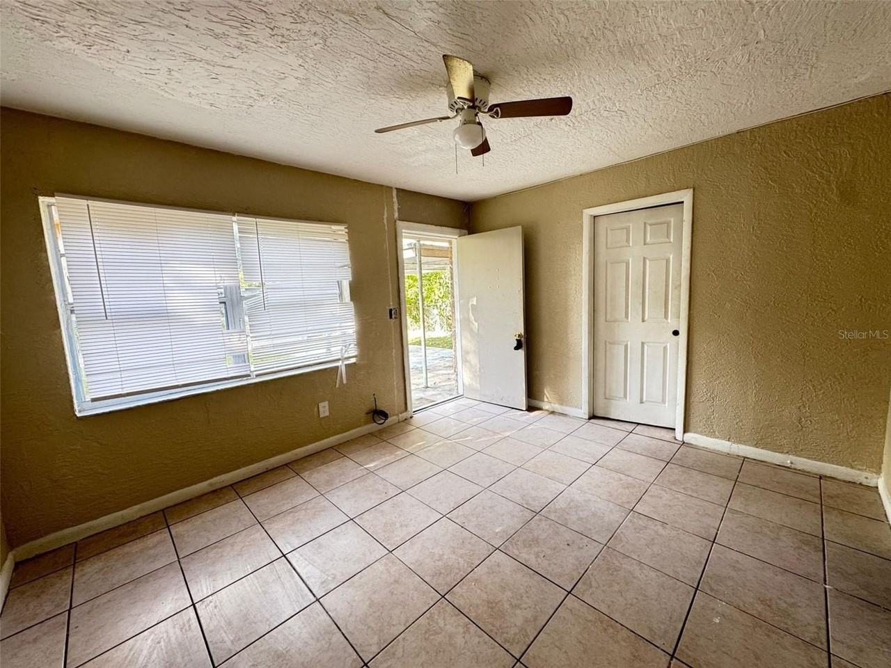 1209 Carlsbad Pl - Photo 3 of 18