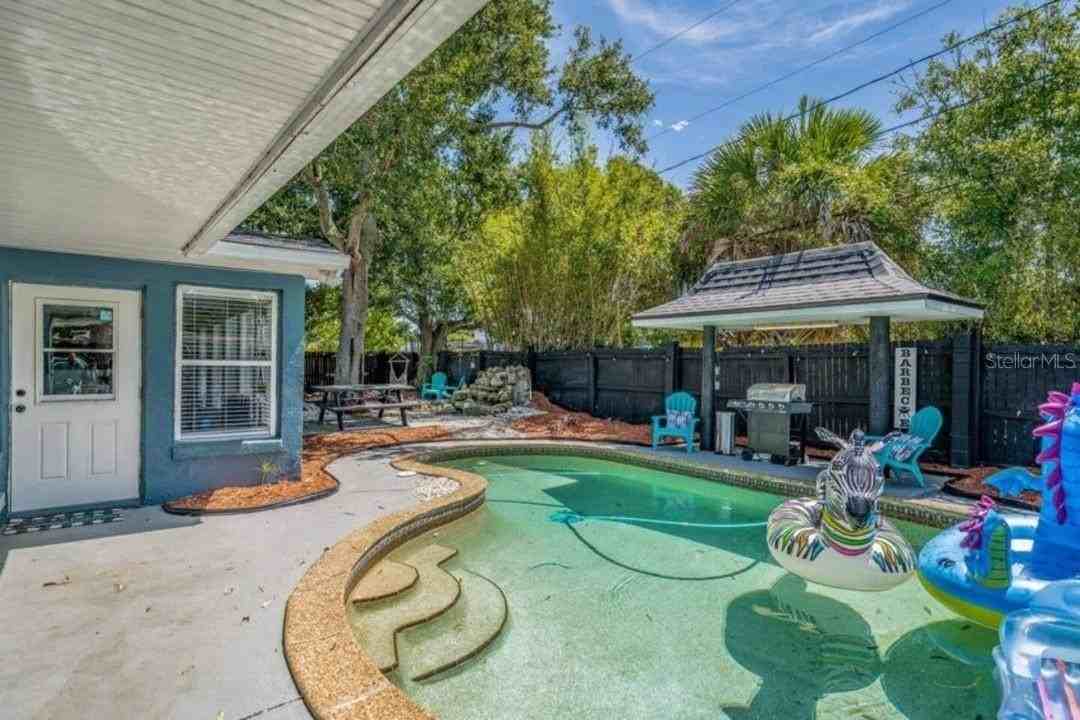 2917 Stetson St - Photo 7 of 32