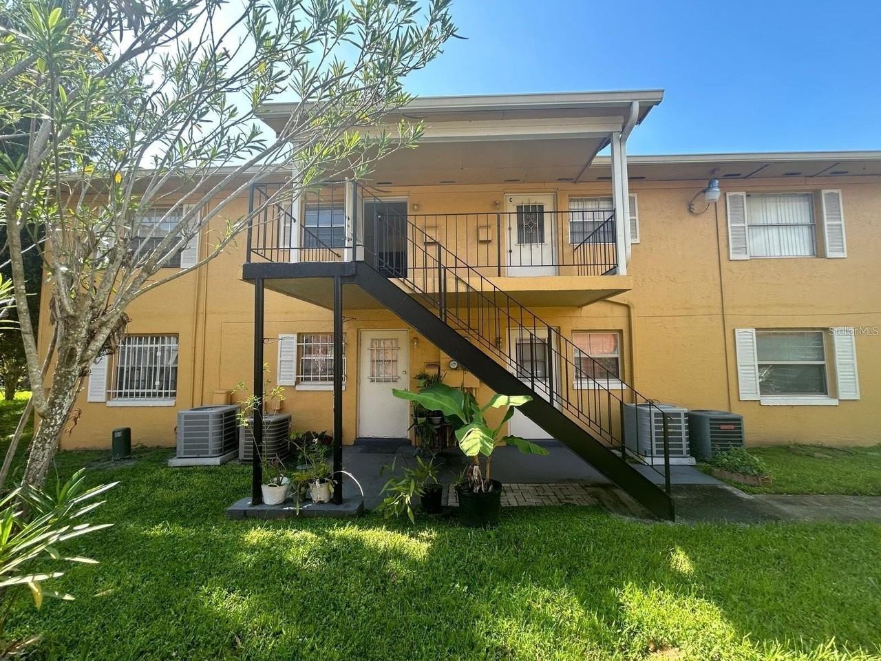 1627 W Oak Ridge Rd #D - Photo 2 of 17