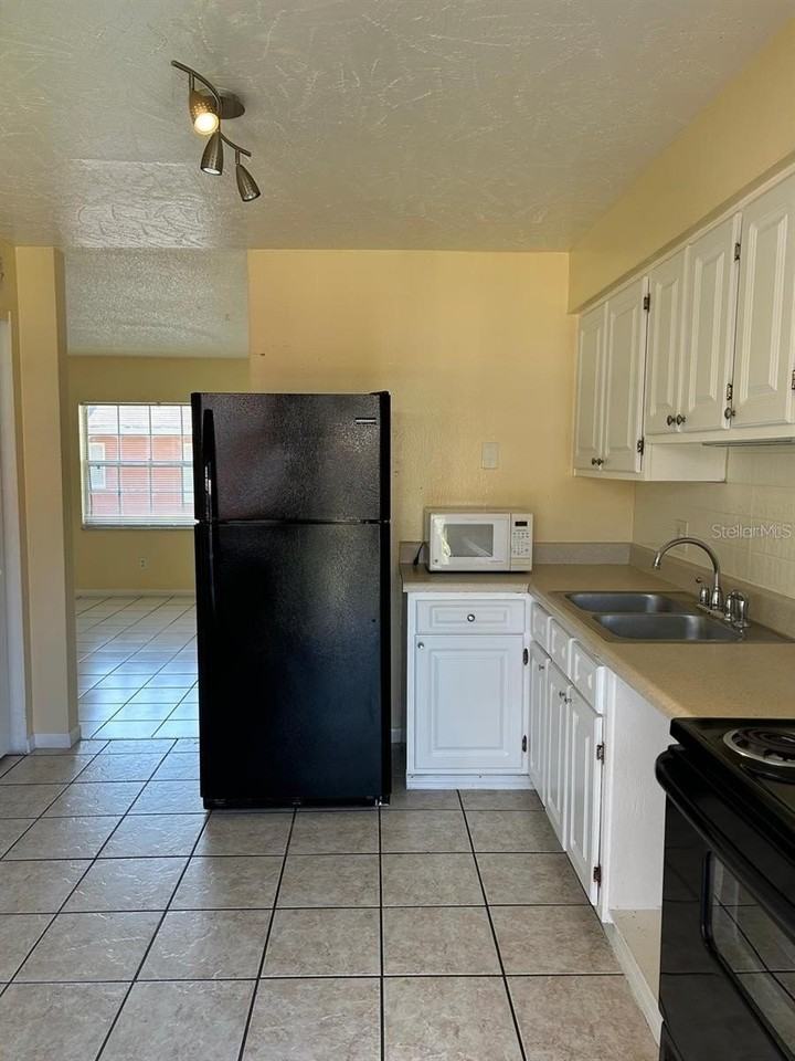 1627 W Oak Ridge Rd #D - Photo 5 of 17