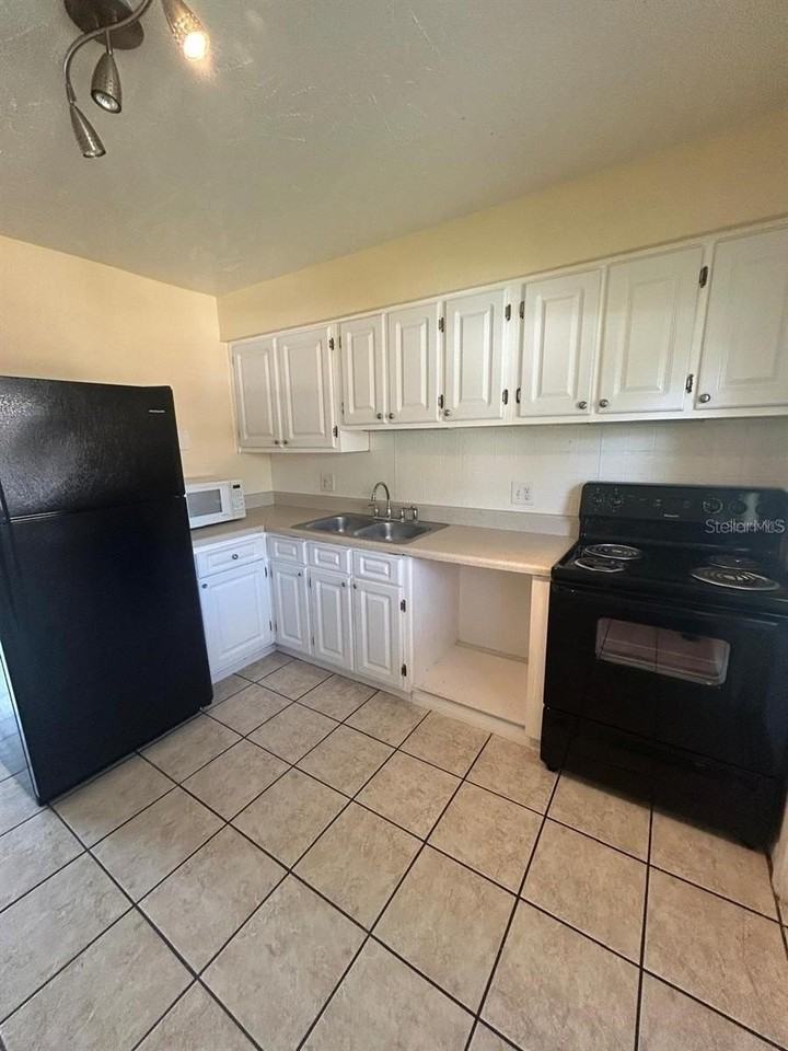 1627 W Oak Ridge Rd #D - Photo 7 of 17